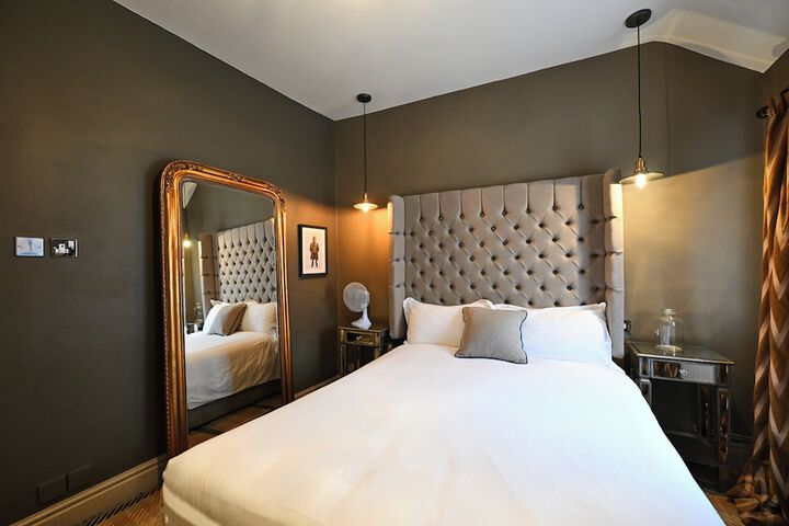 Room 3 of 25