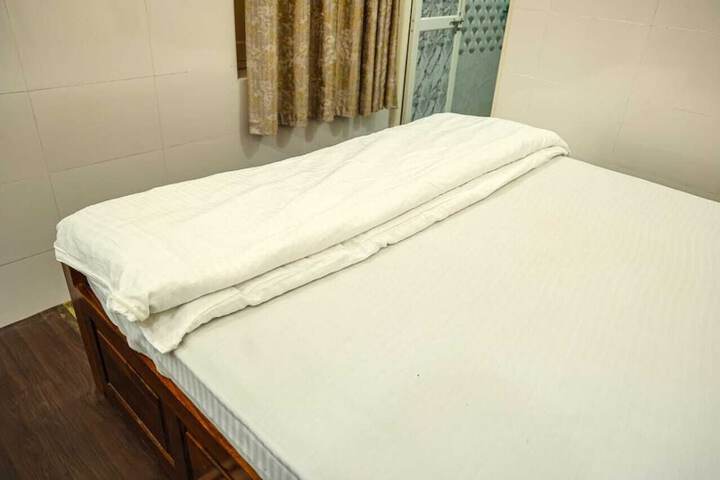 Room 4 of 15