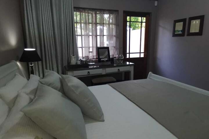 Room 11 of 32