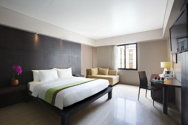 Room 8 of 48
