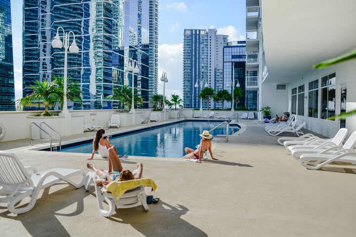 Pool 17 of 31