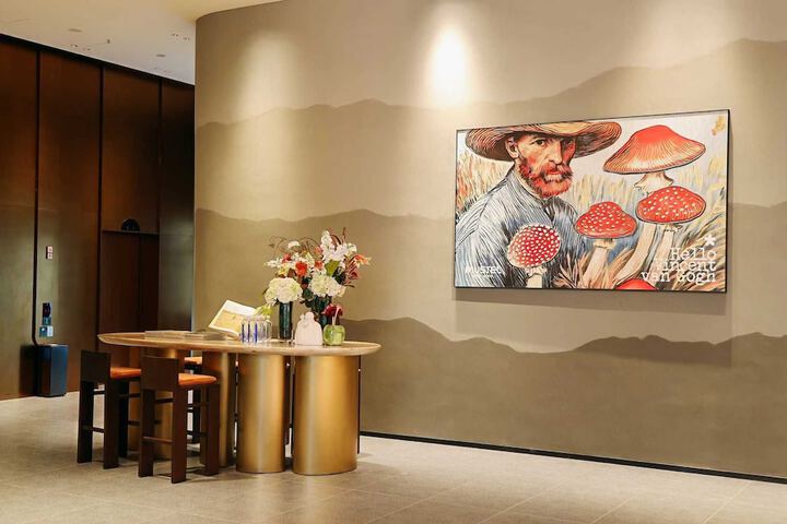 Ballroom/Hall 72 of 79