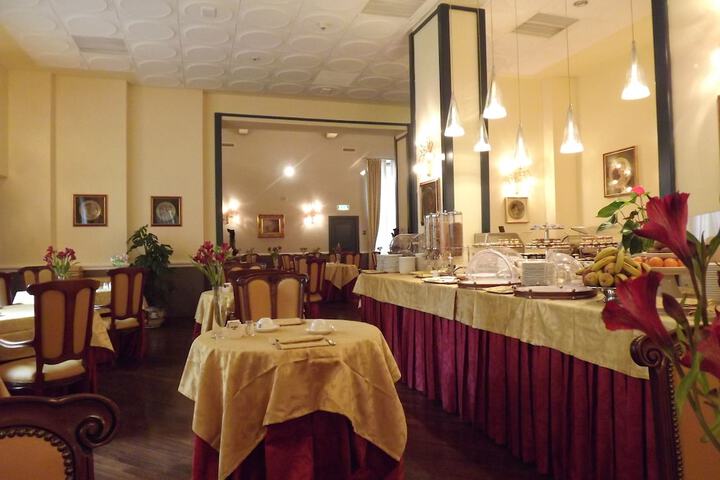 Breakfast area