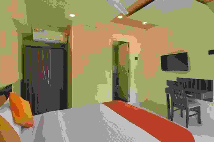 Room 8 of 12