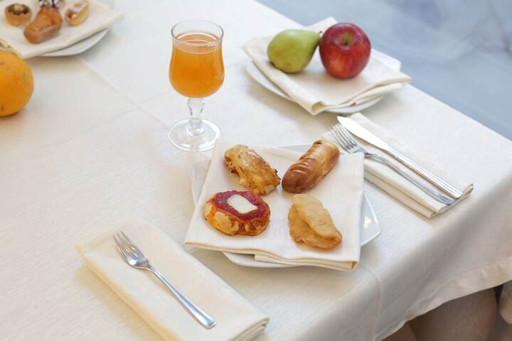 Breakfast/Coffee Service 77 of 100