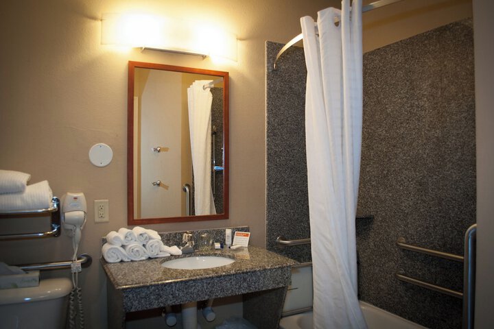 Room 34 of 47