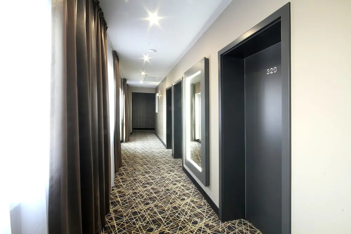 Room 10 of 12