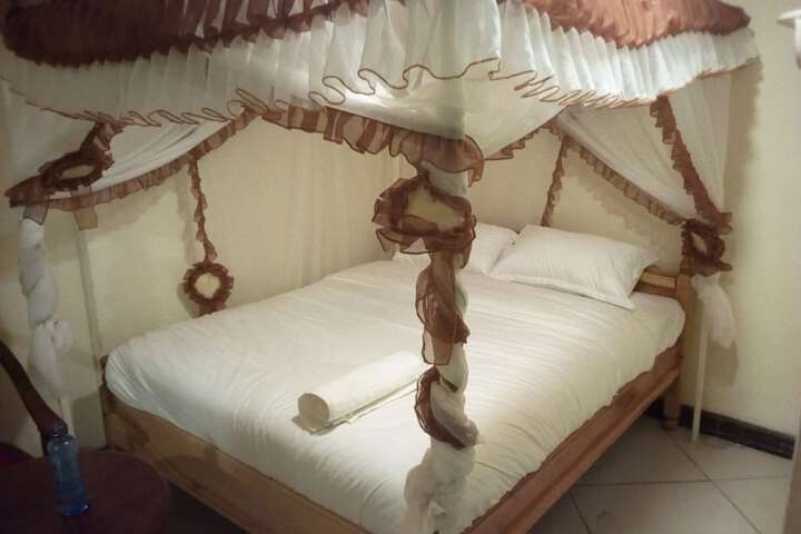 Room 5 of 15