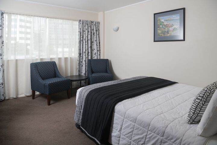 Room 6 of 33