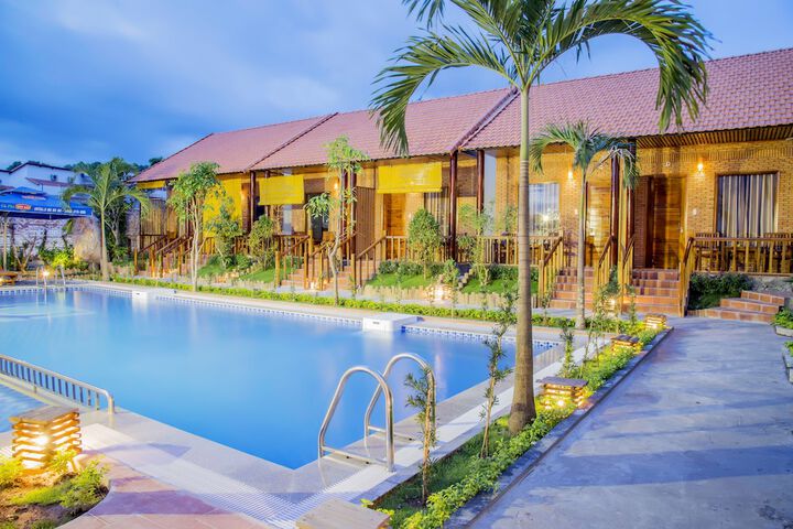 Pools & Facilities