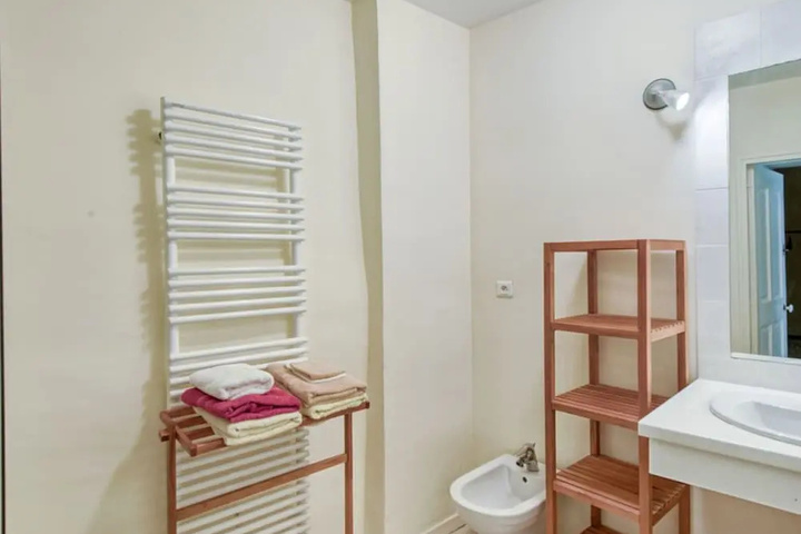 Room 8 of 25