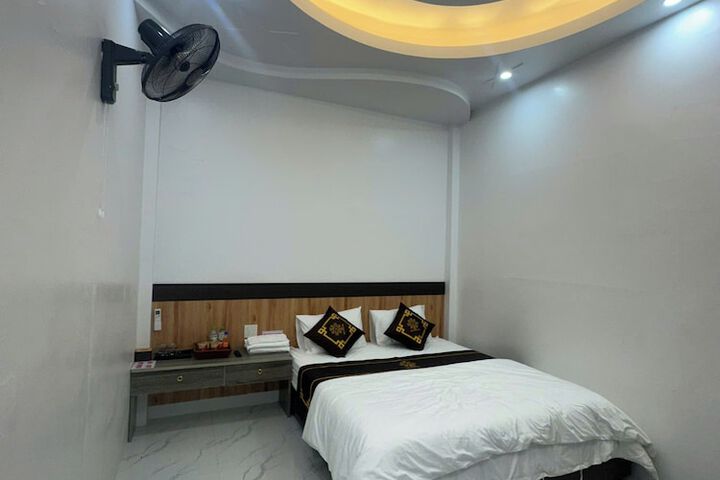 Room 9 of 62