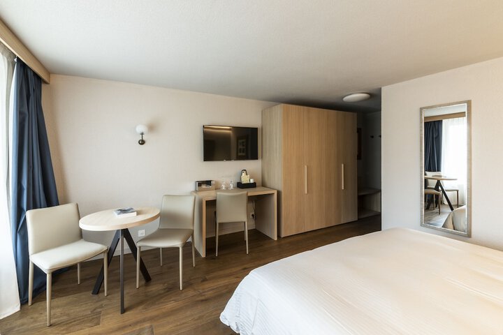Room 28 of 70