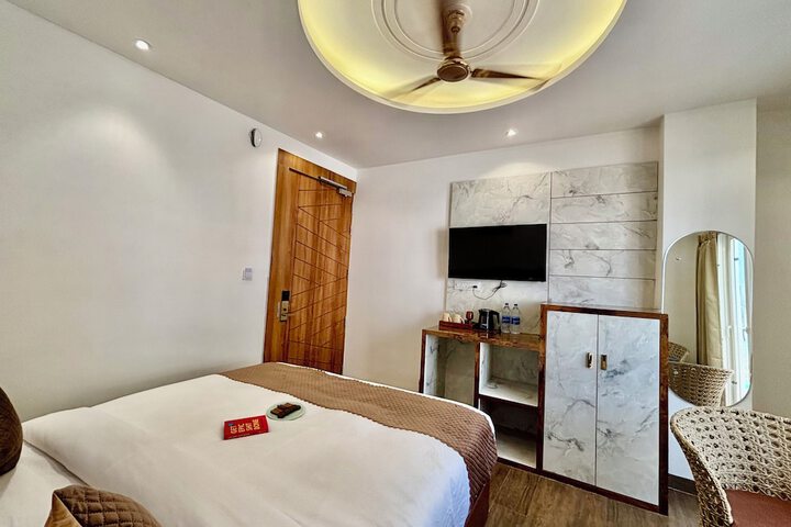 Room 18 of 76