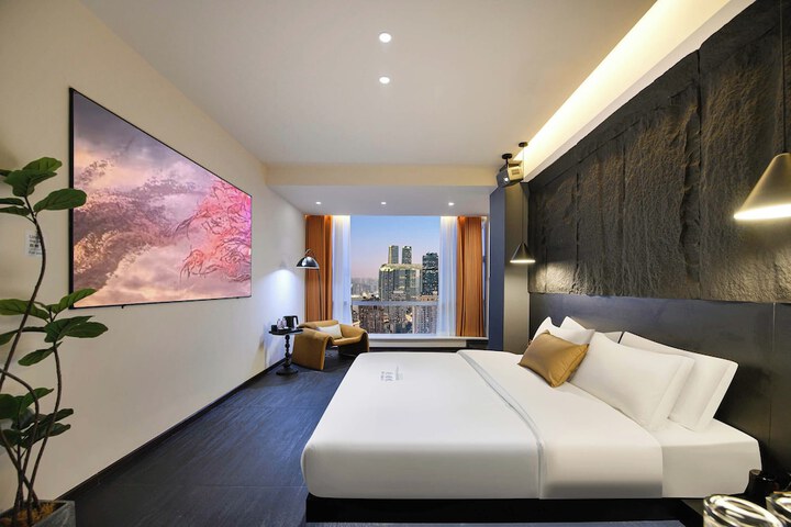 Room 42 of 112
