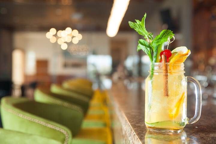 Lounge 127 of 154