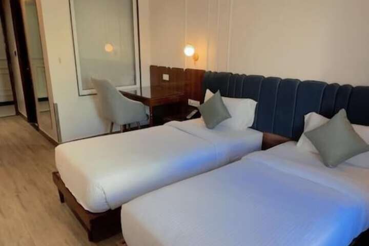 Room 14 of 37