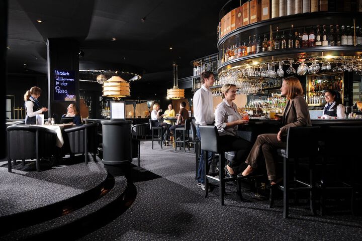 Lounge 40 of 46