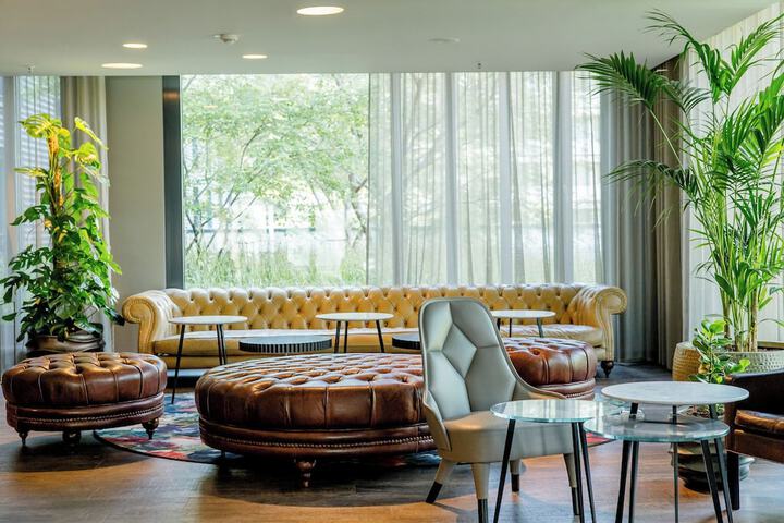Lounge 18 of 23