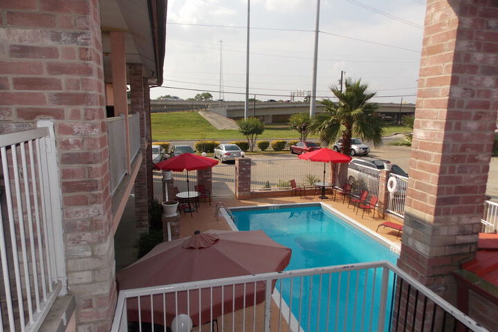 Pool 64 of 128