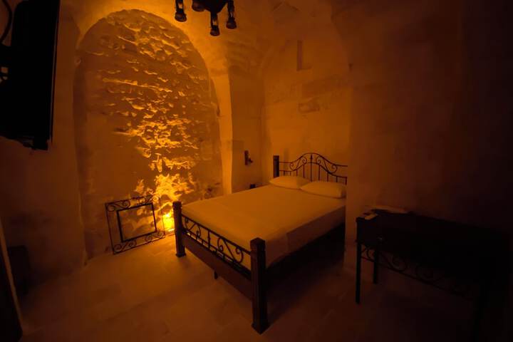 Room 3 of 66