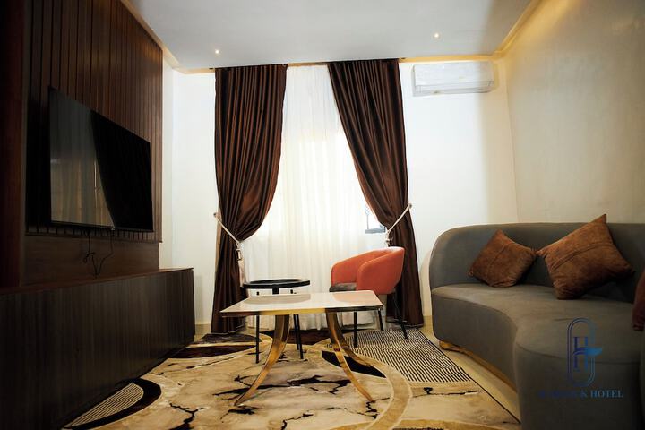 Room 4 of 7