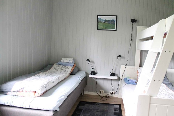 Room 2 of 34