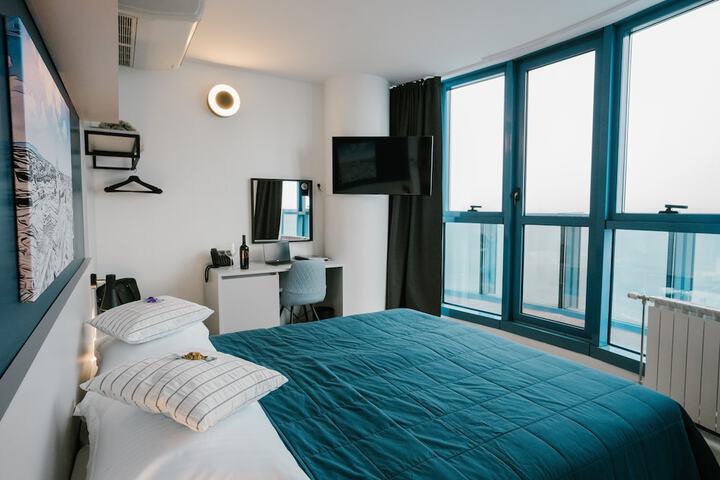 Room 6 of 35