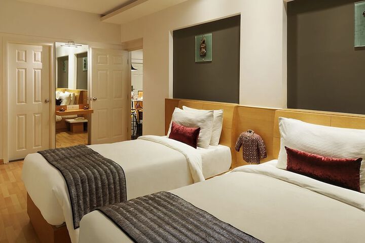 Room 4 of 20