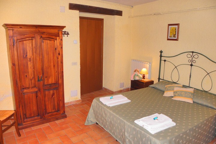 Room 3 of 73