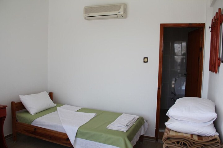 Room 6 of 13