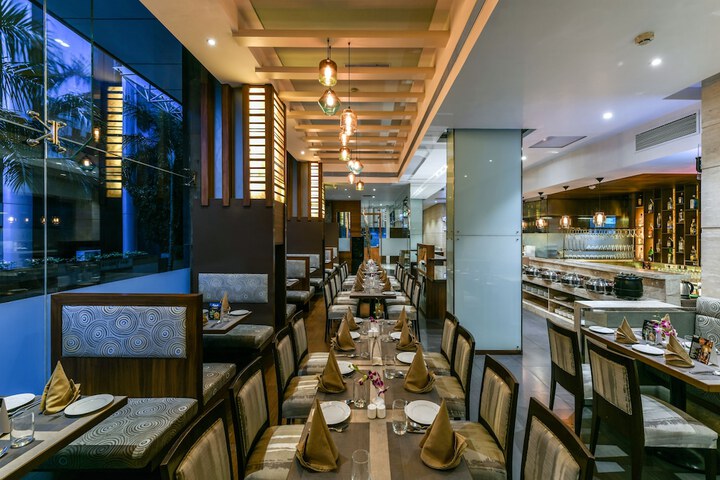 Dining 42 of 55