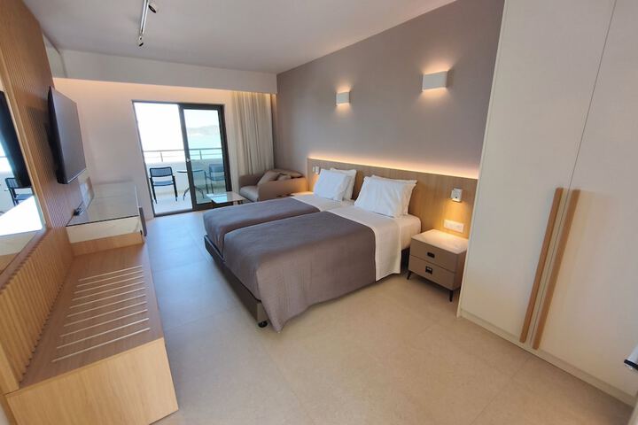 Room 44 of 156
