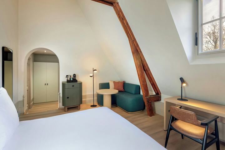 Room 8 of 87