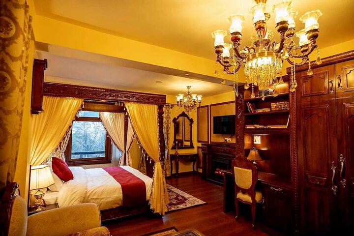 Room 3 of 9