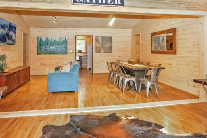 Photo of Wimberley Log Cabins Resort and Suites Reunion Cabin