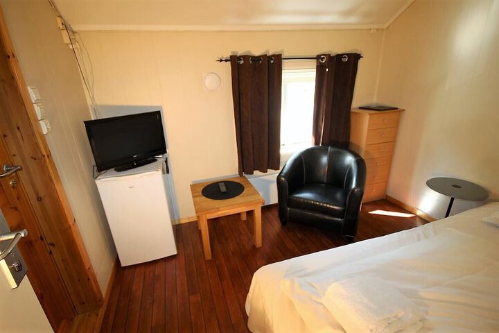 Room 4 of 63
