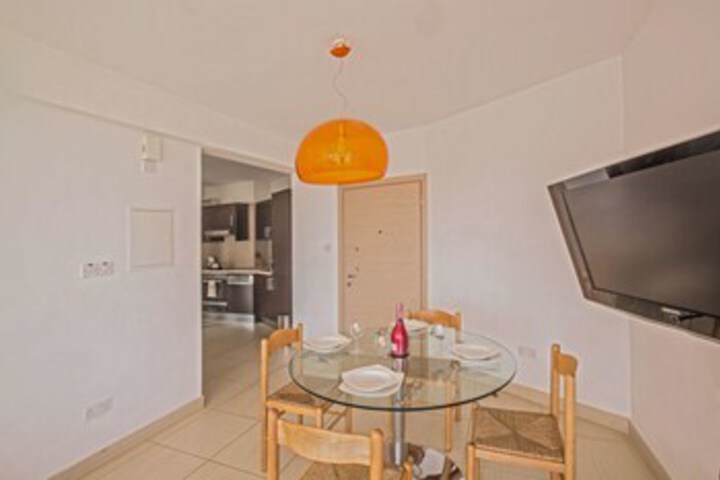 Room 4 of 11