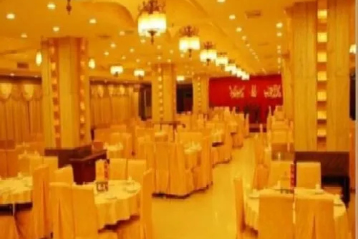Dining 11 of 13
