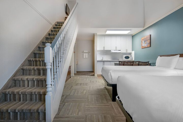 Room 32 of 74