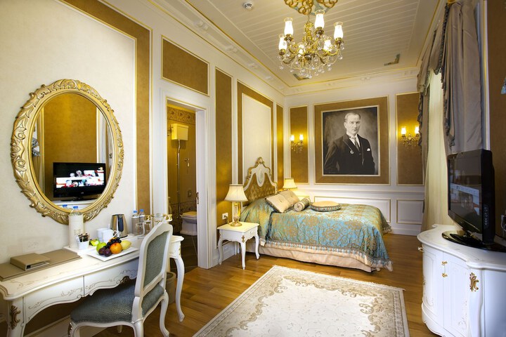 Room 3 of 83