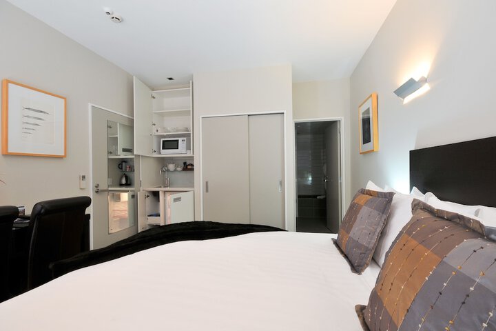 Room 4 of 40