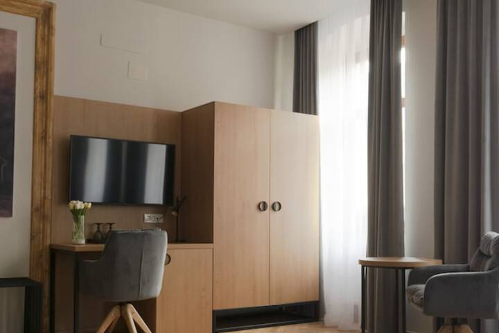 Room 22 of 48