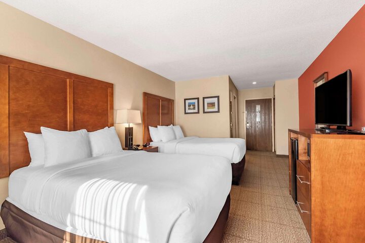 2 Double Beds (7 of 7)