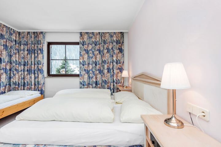 Room 12 of 26