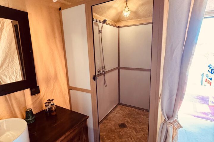 Room 33 of 47