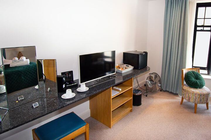Room 51 of 283
