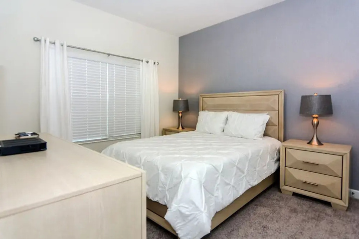 Room 6 of 25