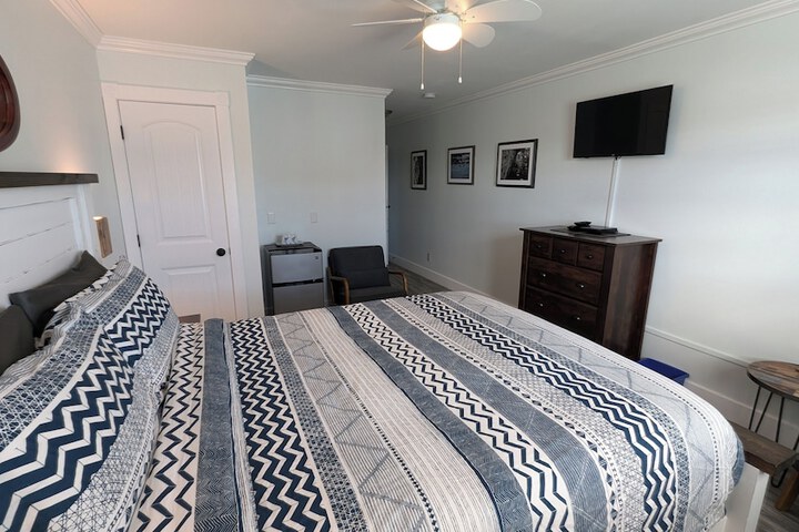 Room 2 of 30