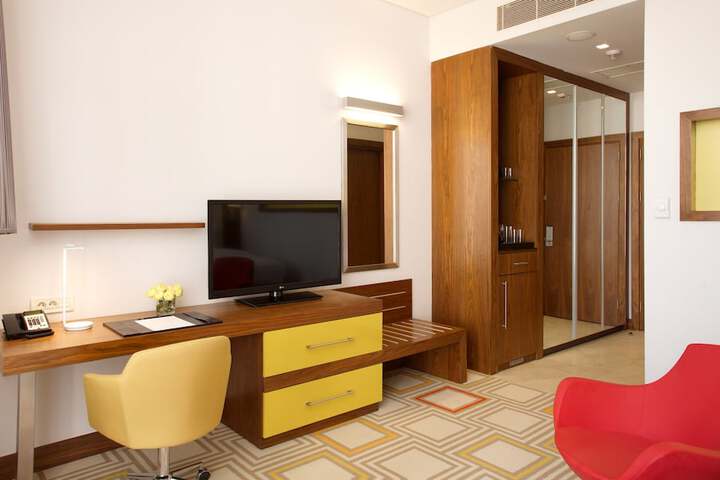 Room 5 of 34